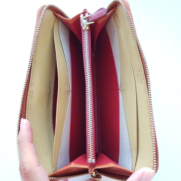 Authentic Prada Large Saffiano Leather Wallet - Picture 4 of 17